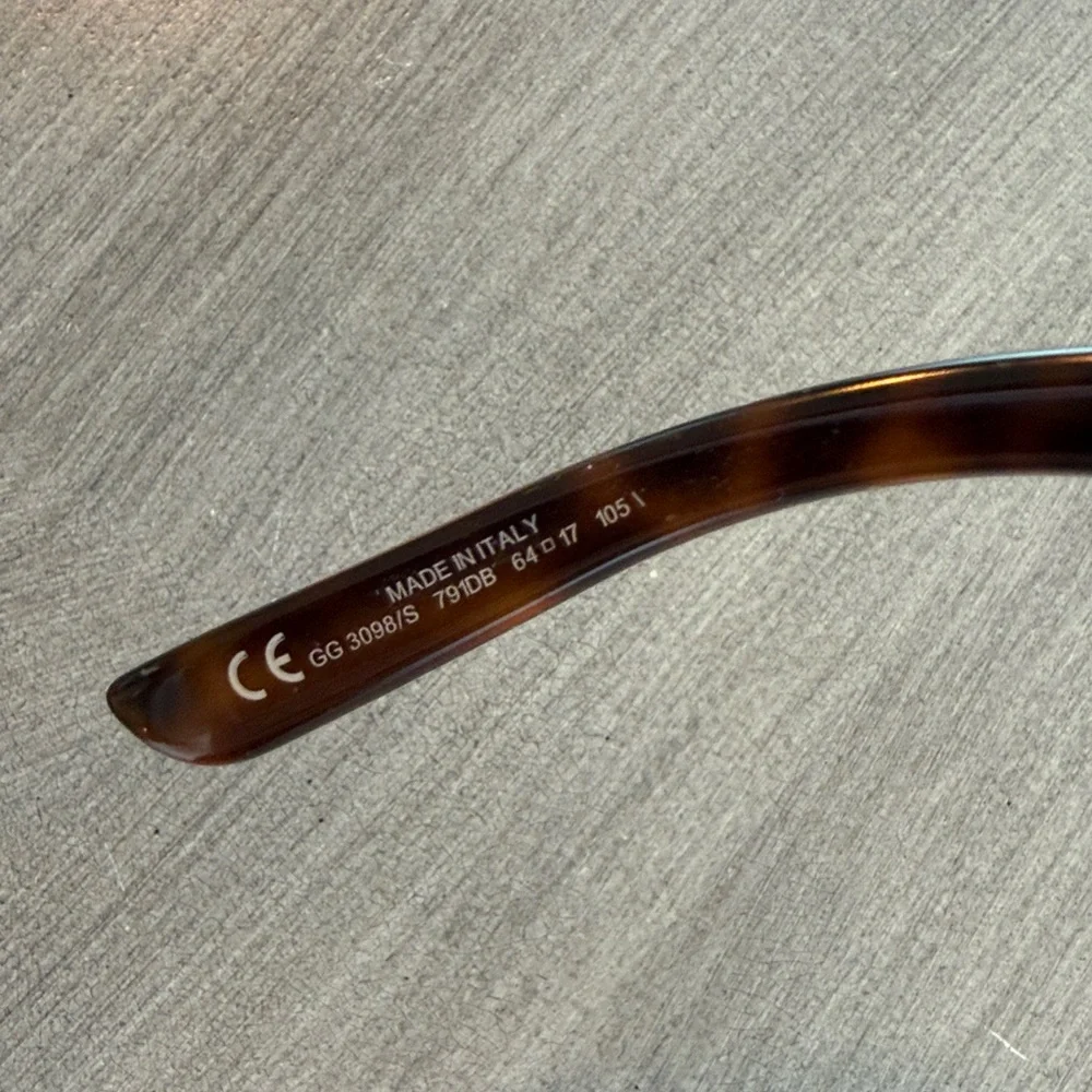 Gucci Authentic Like New Sunglasses - Picture 5 of 7